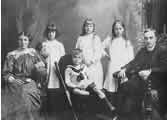 Thumbnail photograph of the family - click to enlarge